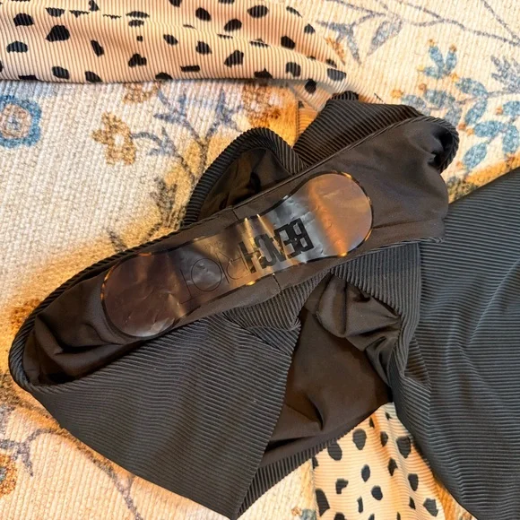 Beach Riot - Picture 2 of 3